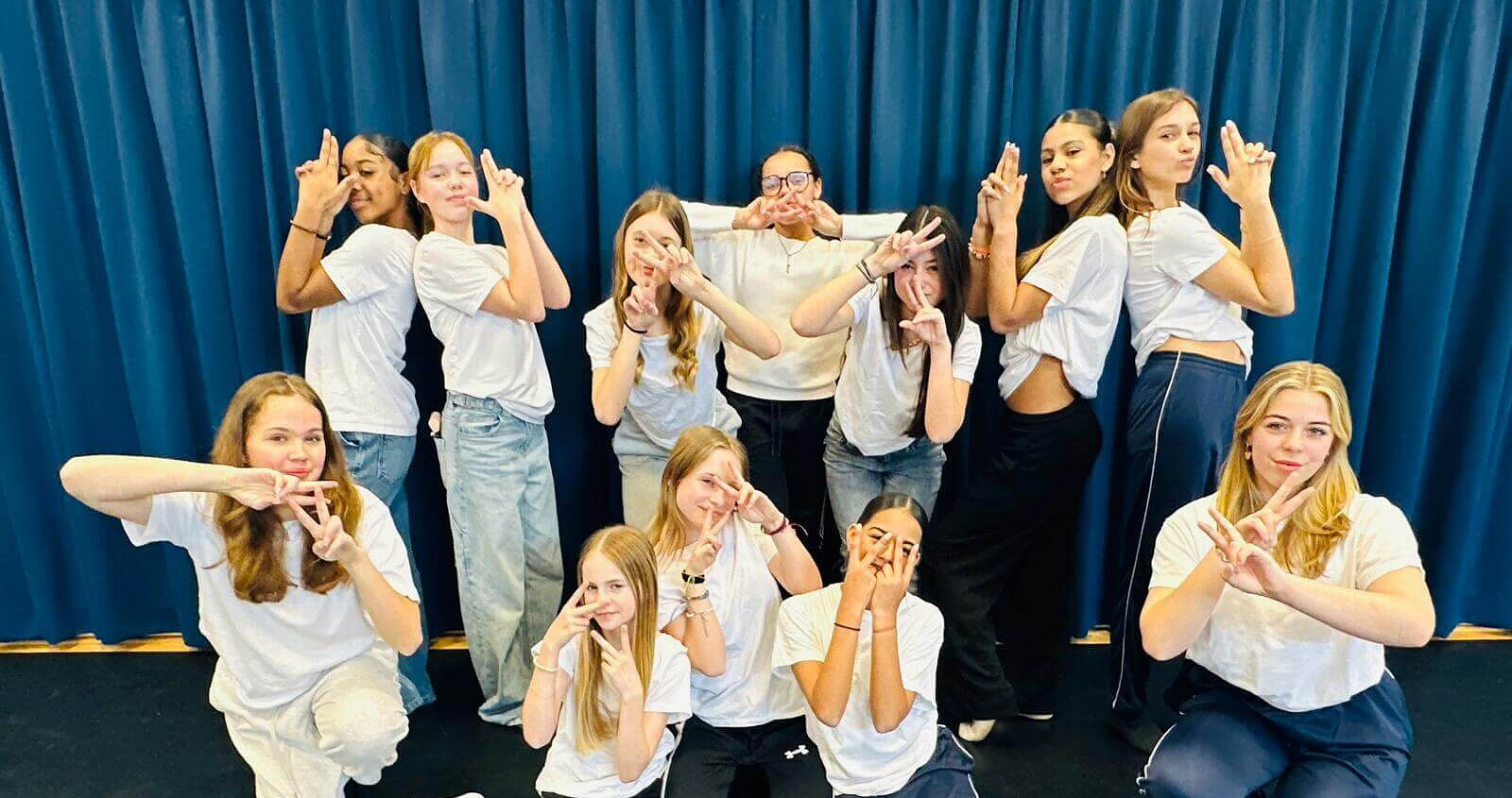 Leerlingen van het Dalton College Alkmaar poseren voor Olympic Moves.